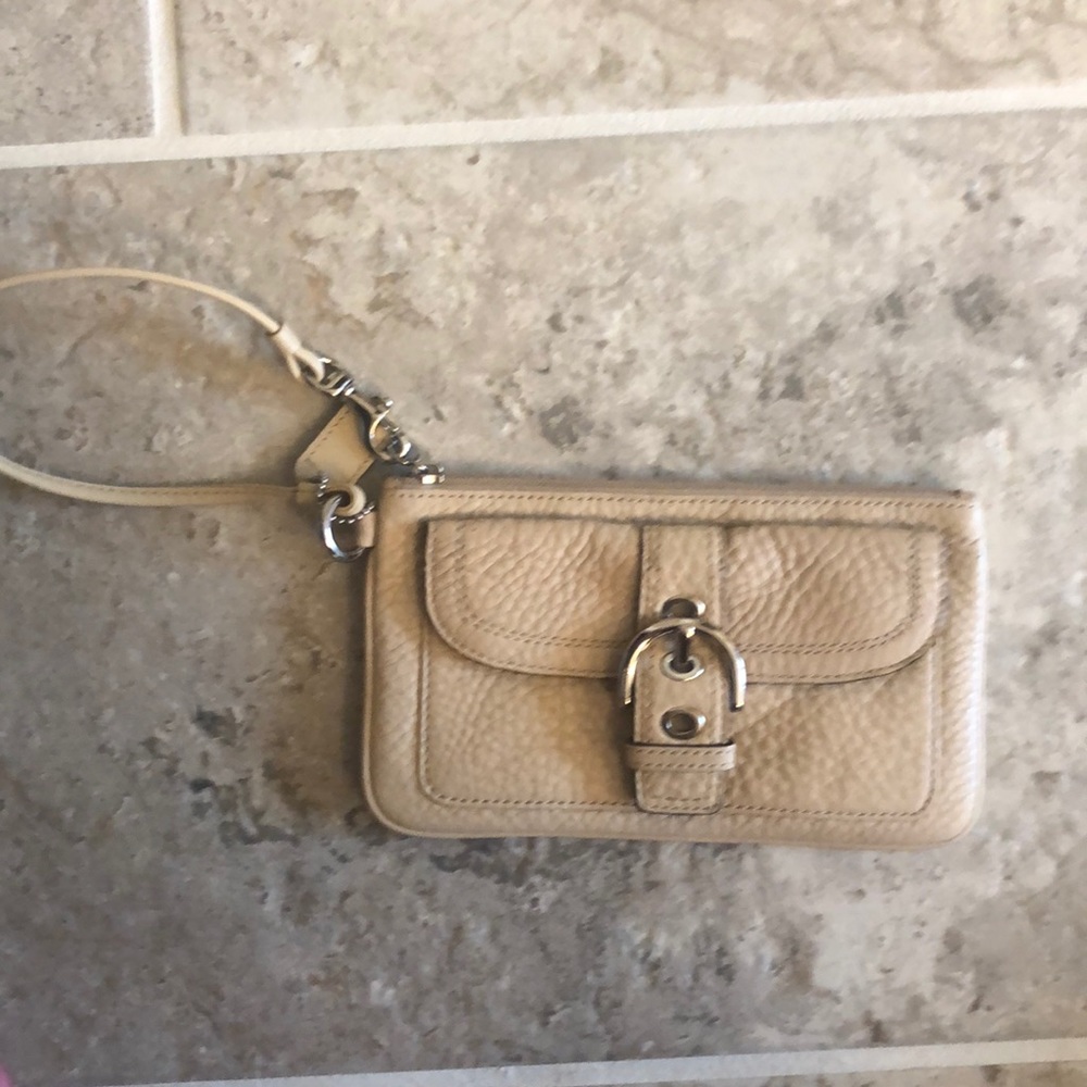 Leather coach wristlet like new!